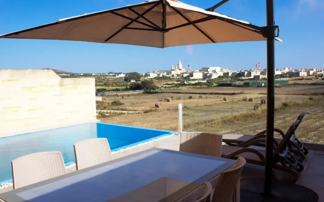 Kenn Gozitan Villa and Pool