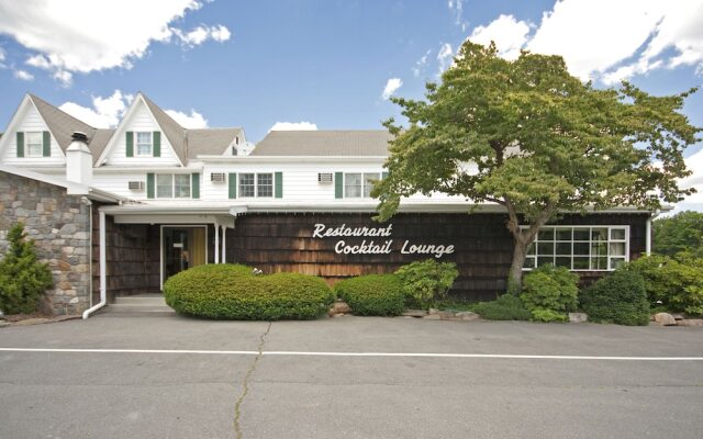 Crescent Lodge and Country Inn - Adults Only
