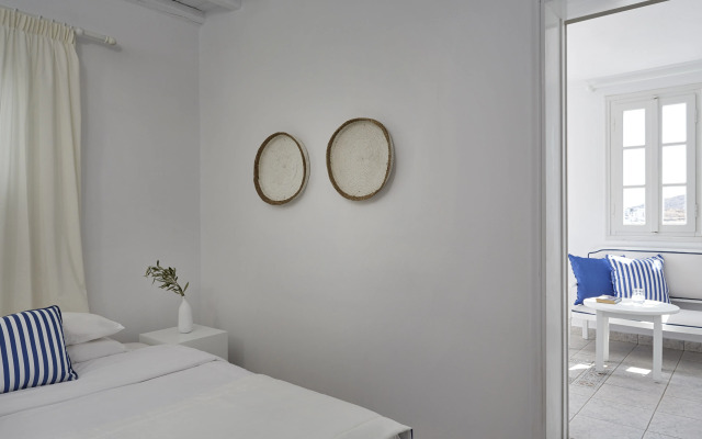 Mr & Mrs White Tinos