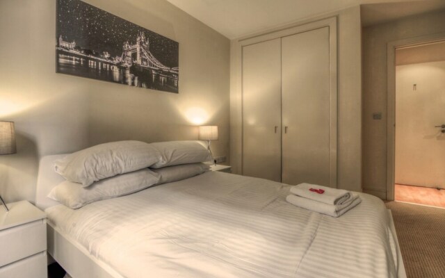 Modern, Spacious 1BR Central Manchester Flat for 4