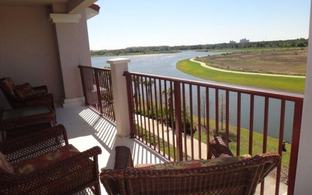 Universal Studio's Area Apt by CozyKey