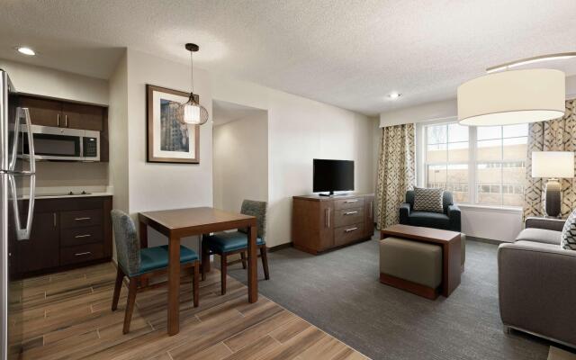 Homewood Suites by Hilton Kansas City-Airport