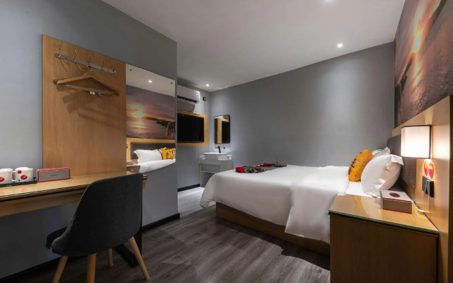 Courtyard by Marriott (Hainan College of Commerce and Industry Provincial Museum Store)