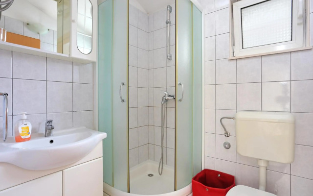 Apartments with a parking space Split - 19039