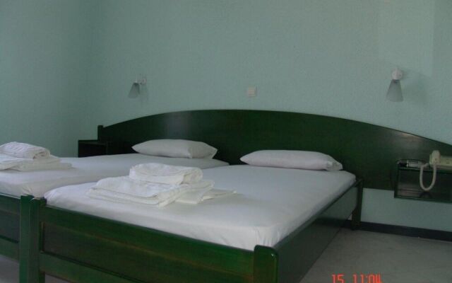 Nikos Apartments