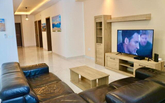 Lovely 3 bedroom apartment close to Promenade