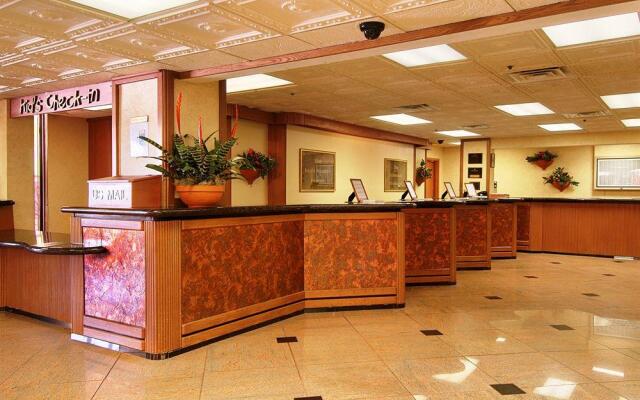 Magnuson Grand Hotel Maingate West