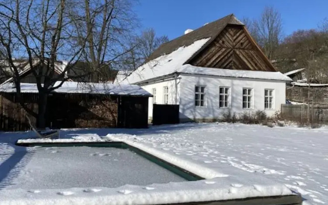 Villa in Javorek Near Zlamanec Park
