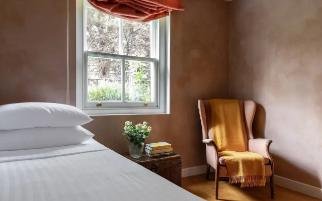 St Luke's Mews III by Onefinestay
