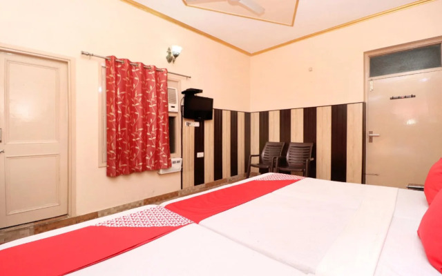 Oyo 27893 Sita Niwas Parking