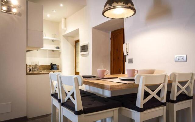 ALTIDO Elegant Apt for 4 at the Como's heart