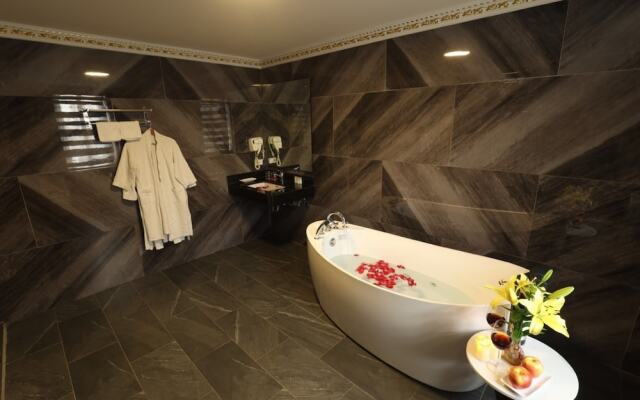 Hoang Gia Xa La Boutique Hotel