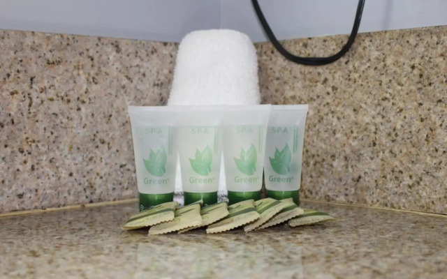 ERTH INN by AGA, Maywood