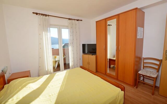 Apartment and Rooms Anton