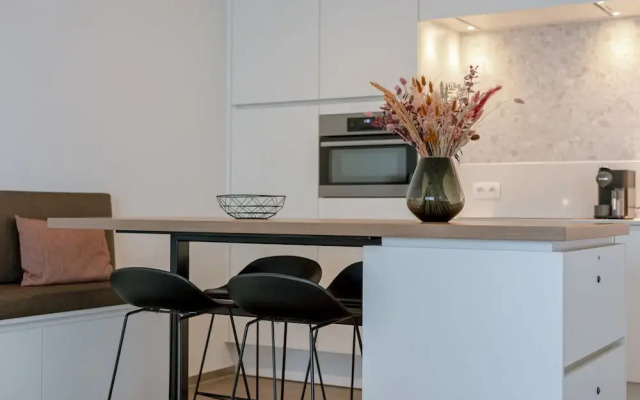 Modern and Stylish Apartment With Terrace