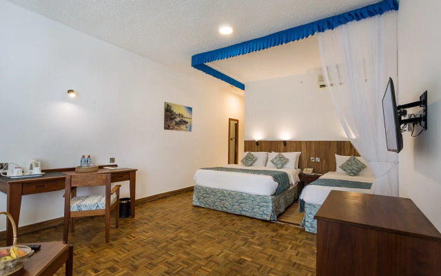 Travellers Beach Hotel & Club