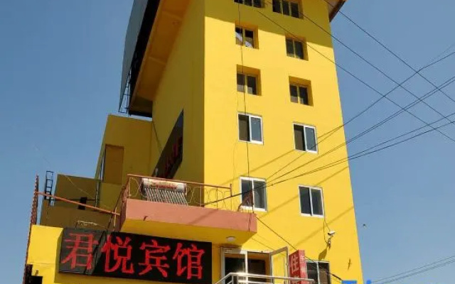 Huantai grand yue business hotel