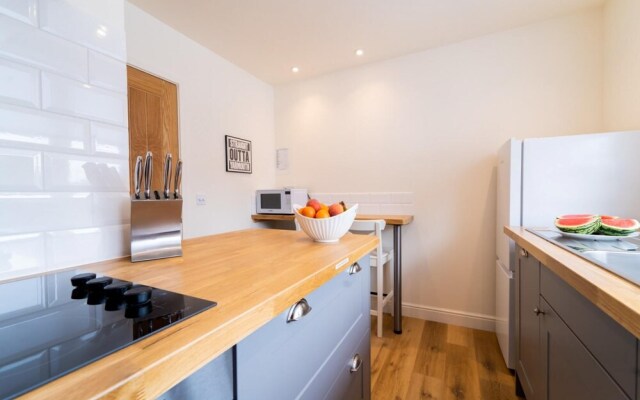 Stylish Spacious 1 bed Apartment - Downtown