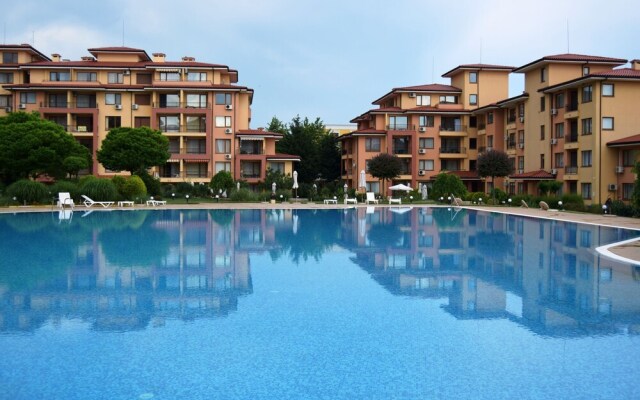 FM Deluxe Studio with Parking & Pool