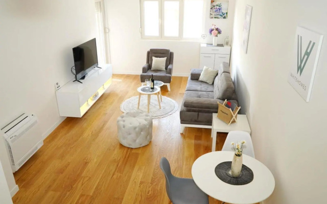 White Homes Apartments • Central Point