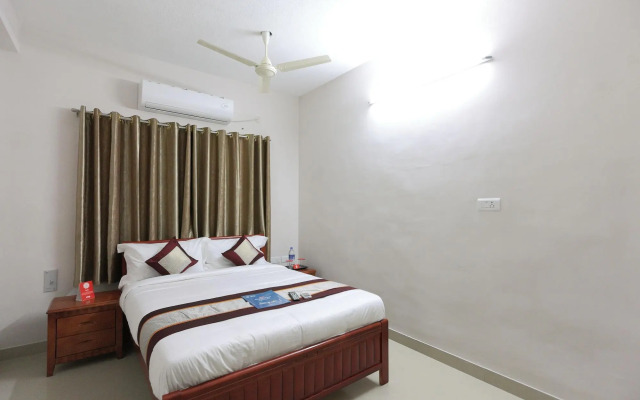 Royce Ebony by OYO Rooms