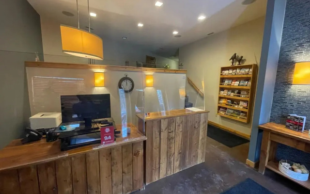 Rundle Cliffs Lodge by Spring Creek Vacation