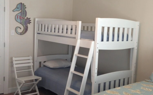 Shore Haven 2 Bedroom Home by RedAwning