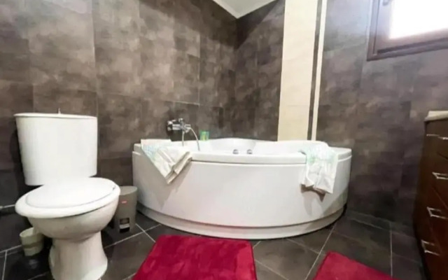 Villa Nostra- Cars Included