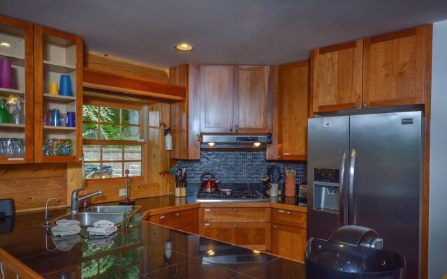 Bear Necessity 4 Bedroom House