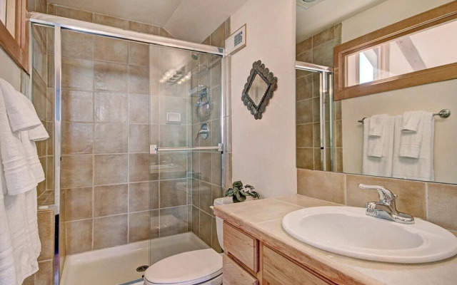 Stunning Mountain Getaway! Sleeps 10!