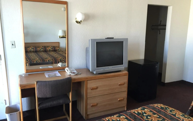 E-Z 8 Motel Phoenix Airporter