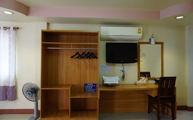 Kumkaew Tawon Palace Hotel