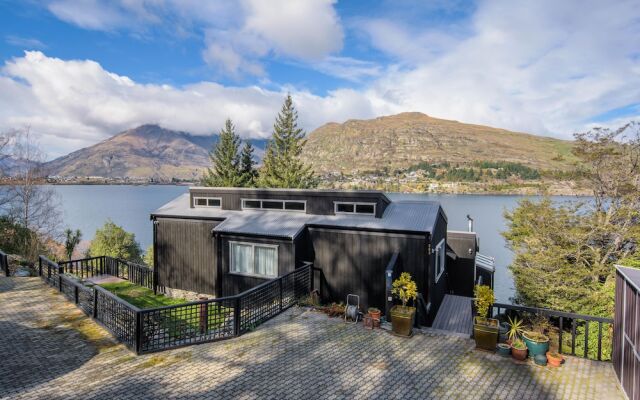 Queenstown Lakefront Dream