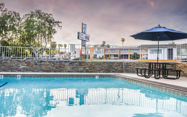 Sea Rock Inn - Long Beach