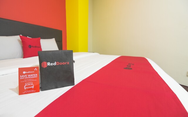 RedDoorz near ITC Mangga Dua