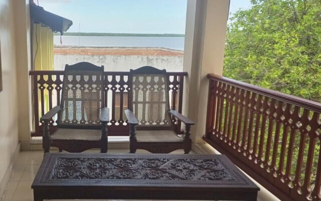 New Mahrus Hotel & Rooftop Restaurant