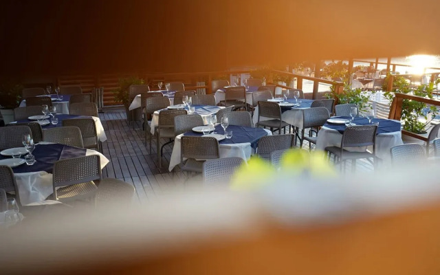 "saracena" Holiday Home With Private Beach and Swimming Pool