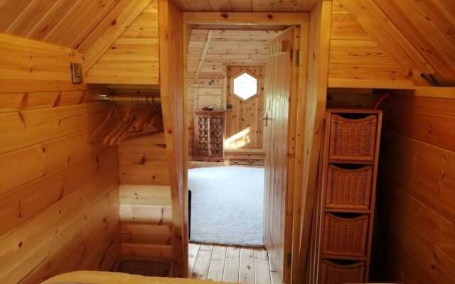 Charming 1-bed Cabin in Gaerwen