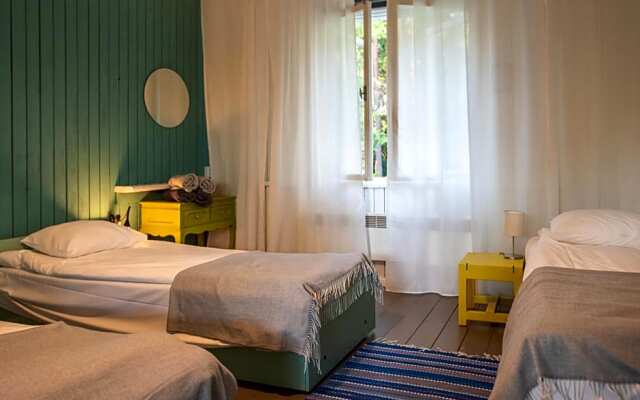 Saarj¿e puhkemaja tuba koos hommikus¿¿giga