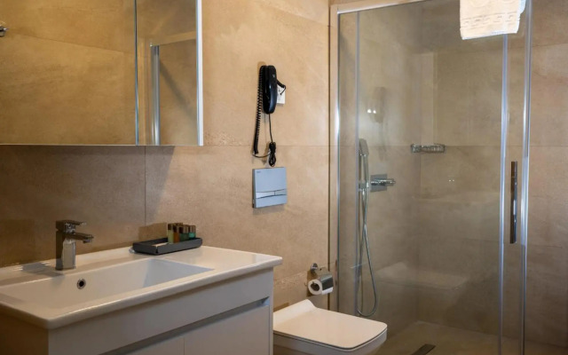 Leo suites Hotel