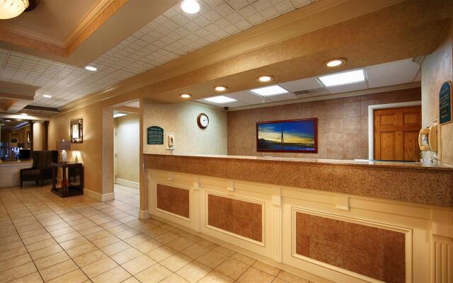 Best Western Plus University Inn Steubenville - CLOSED
