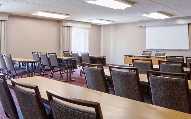 Courtyard by Marriott Dallas Arlington/Entertainment Dist