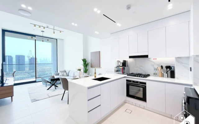 Luxury & Comfort 1B at Binghatti Amber & Balcony