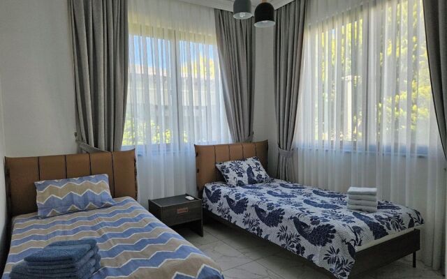 Serene Three-bedroom Retreat in Unforgettable Setting