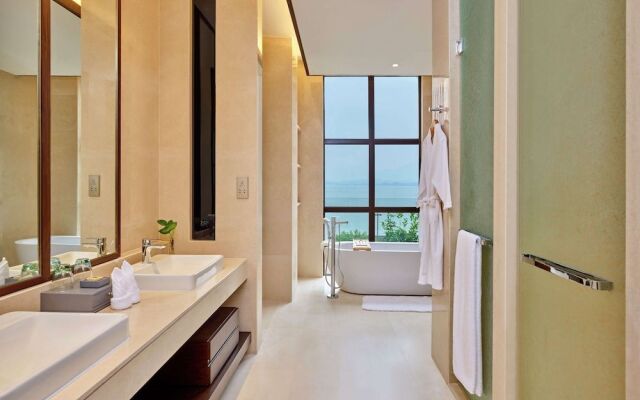 Lushan West Sea Resort, Curio Collection by Hilton