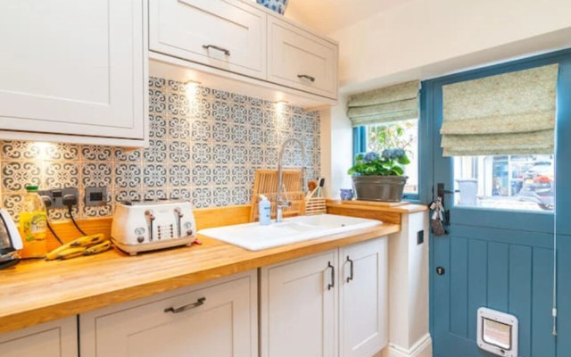 Charming 3-bed House in Halifax w/ Private Garden