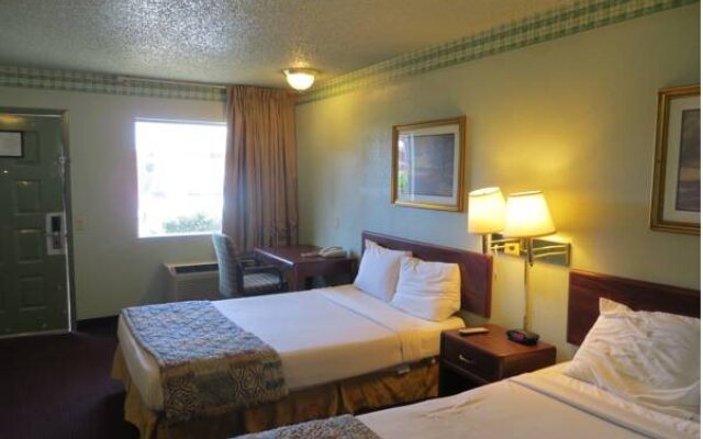 Super 8 Dallas Love Field Market Center