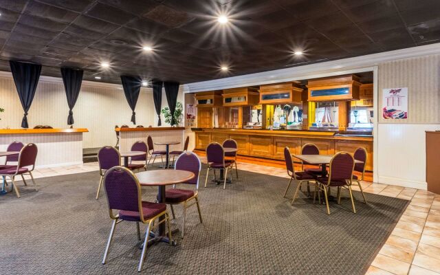 Rodeway Inn & Suites