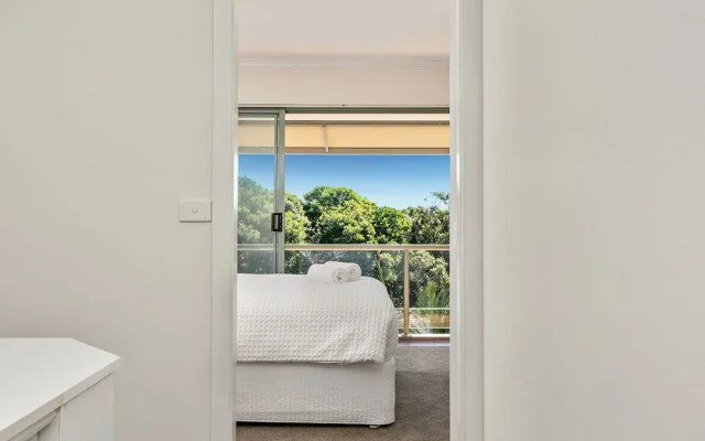 2 James Cook Apartments
