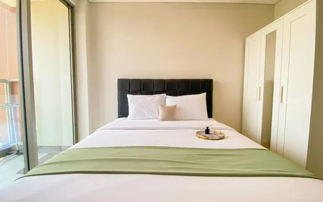 Great Location and Homey Studio Gold Coast Apartment near PIK